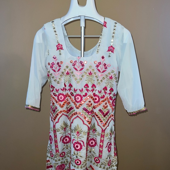 Palazzo Suit - Picture 6 of 7